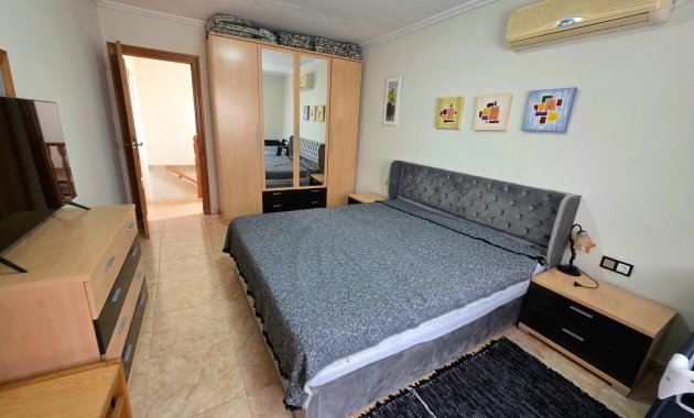 Herverkoop - Vrijstaande woning / Villa -
La Marina - La Marina Urb