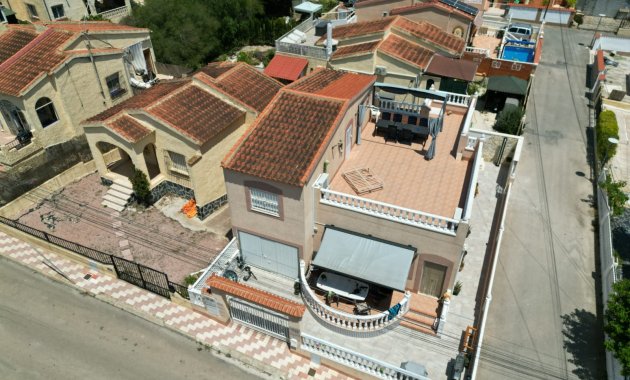 Herverkoop - Vrijstaande woning / Villa -
La Marina - La Marina Urb