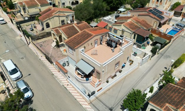 Herverkoop - Vrijstaande woning / Villa -
La Marina - La Marina Urb