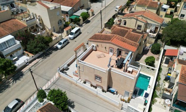 Herverkoop - Vrijstaande woning / Villa -
La Marina - La Marina Urb