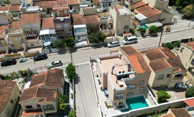 Herverkoop - Vrijstaande woning / Villa -
La Marina - La Marina Urb