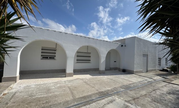 Herverkoop - Vrijstaande woning / Villa -
La Marina del Pinet - La Marina