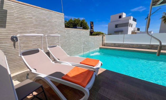 Herverkoop - Vrijstaande woning / Villa -
San Miguel de Salinas