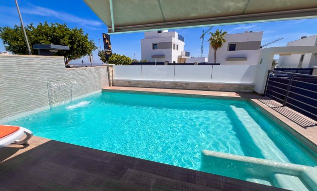 Herverkoop - Vrijstaande woning / Villa -
San Miguel de Salinas