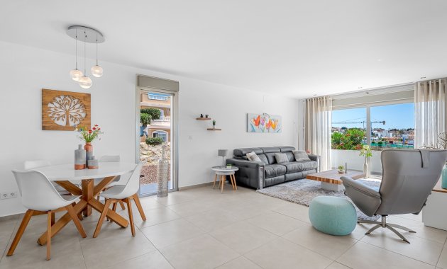 Wiederverkauf - Freistehend / Villa -
La Marina