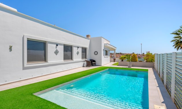 Wiederverkauf - Freistehend / Villa -
La Marina