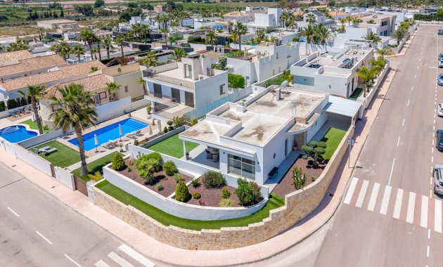 Wiederverkauf - Freistehend / Villa -
La Marina