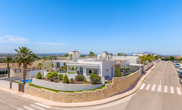 Wiederverkauf - Freistehend / Villa -
La Marina