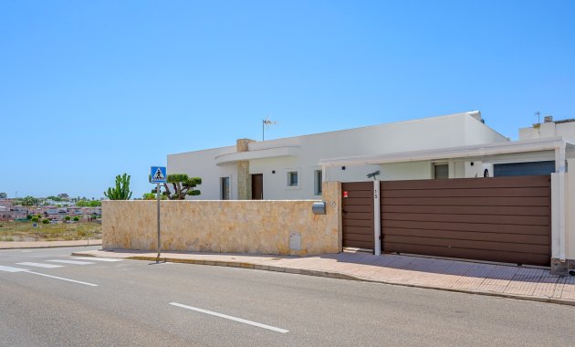Wiederverkauf - Freistehend / Villa -
La Marina