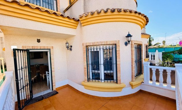 Resale - Detached House / Villa -
Los Montesinos - La Herrada