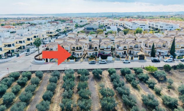 Resale - Detached House / Villa -
Los Montesinos - La Herrada