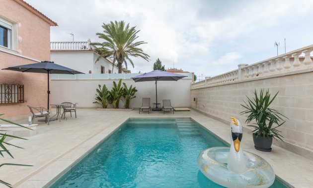 Resale - Semi - Detached Villa -
Punta Prima
