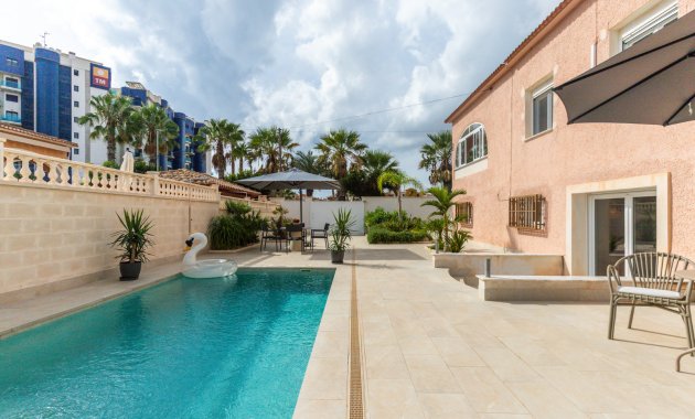 Resale - Semi - Detached Villa -
Punta Prima