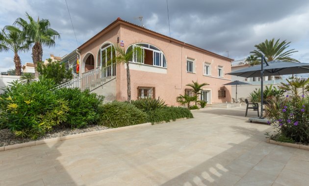 Resale - Semi - Detached Villa -
Punta Prima