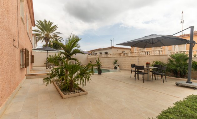 Resale - Semi - Detached Villa -
Punta Prima