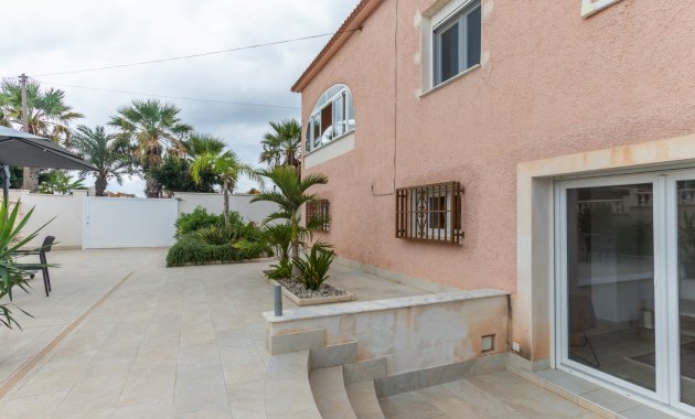 Resale - Semi - Detached Villa -
Punta Prima