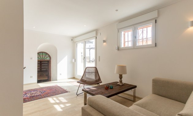 Resale - Semi - Detached Villa -
Punta Prima