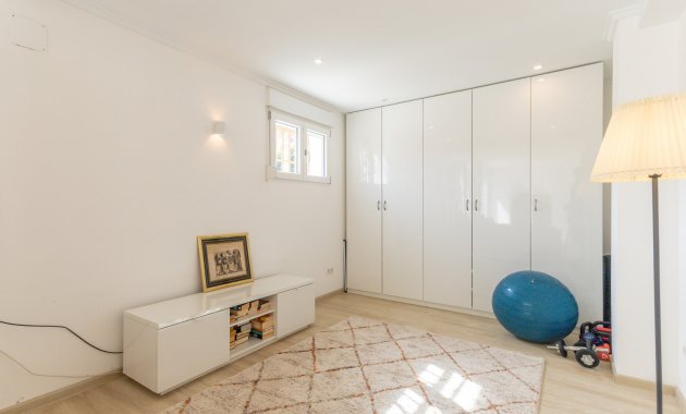 Resale - Semi - Detached Villa -
Punta Prima