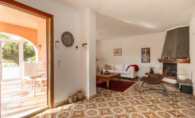 Resale - Semi - Detached Villa -
Punta Prima