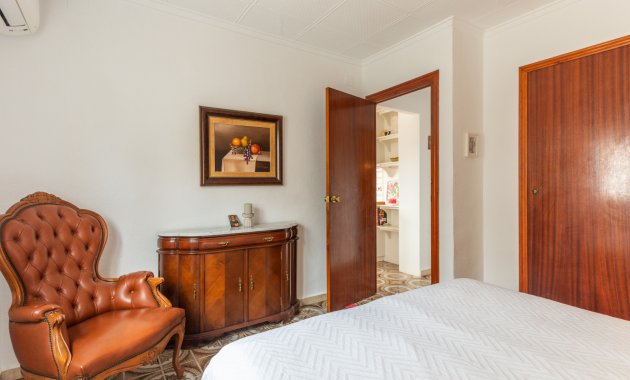 Resale - Semi - Detached Villa -
Punta Prima