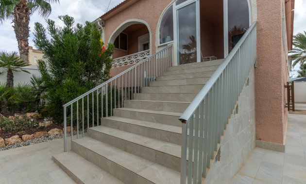 Resale - Semi - Detached Villa -
Punta Prima