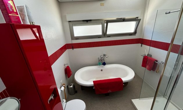 Revente - Détaché / Villa -
Cox