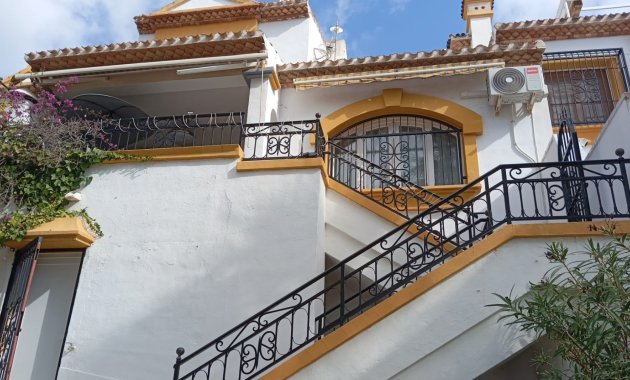 Herverkoop - Rijwoning -
Orihuela Costa - Villamartín