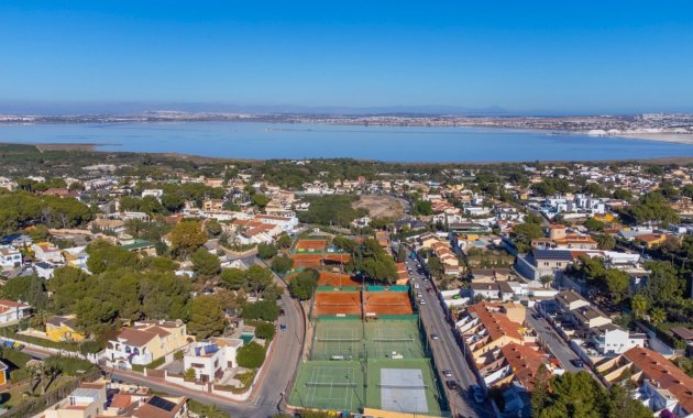 Herverkoop - Vrijstaande woning / Villa -
Torrevieja - Los Balcones