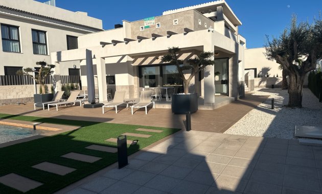 Reventa - Independiente / Villa -
Ciudad Quesada - Rojales - Doña Pepa