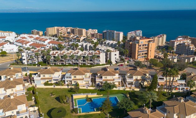 Herverkoop - Geschakelde Villa -
La Mata - Playa