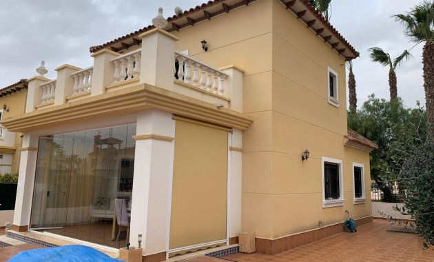 Resale - Detached House / Villa -
Guardamar del Segura - El Raso