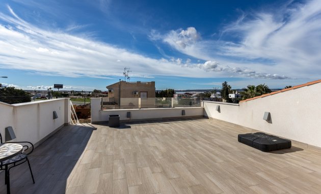 Reventa - Casa adosada -
Torrevieja - Urbanización San Luis