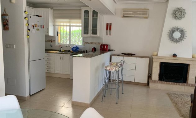 Reventa - Independiente / Villa -
Guardamar del Segura - El Raso