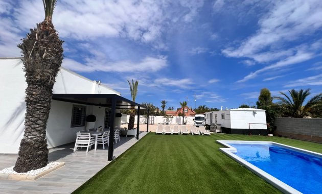 Reventa - Finca   -
Elche - La Marina