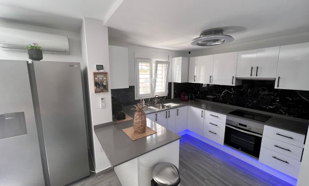Reventa - Finca   -
Elche - La Marina