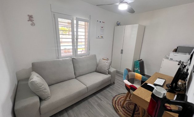 Reventa - Finca   -
Elche - La Marina
