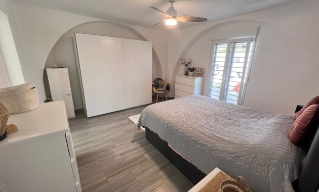 Reventa - Finca   -
Elche - La Marina