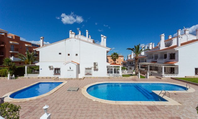 Reventa - Casa adosada -
La Mata