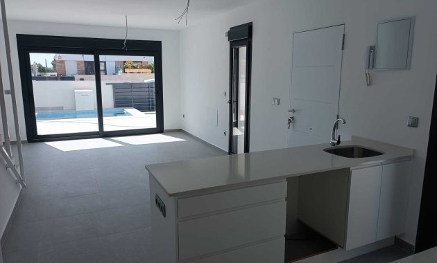 Neue Gebäude - detached -
Daya Nueva