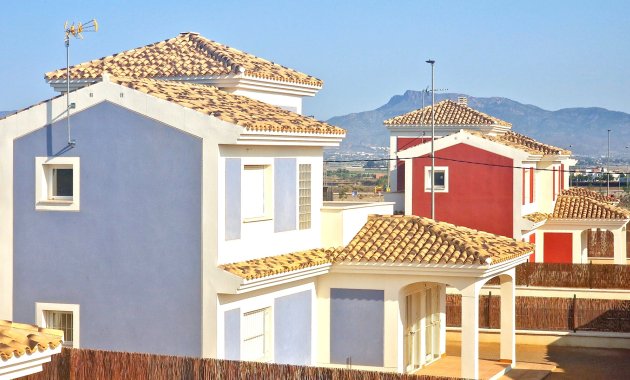 Obra nueva - Independiente / Villa -
Purias