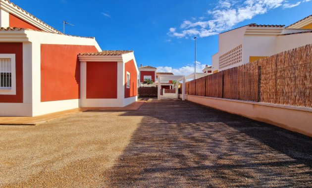 Obra nueva - Independiente / Villa -
Purias