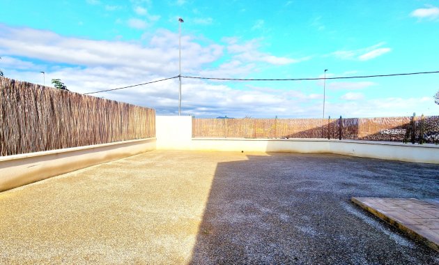 Obra nueva - Independiente / Villa -
Purias