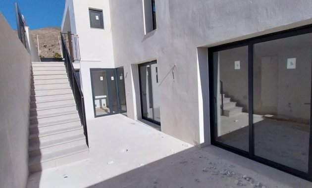 Obra nueva - Independiente / Villa -
Fortuna
