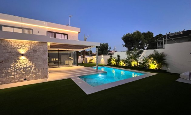 Obra nueva - Independiente / Villa -
Orihuela Costa