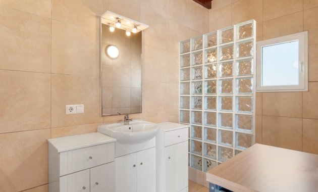 Herverkoop - Landhuis -
Catral