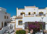 Herverkoop - Geschakelde Villa -
Orihuela - Vistabella Golf