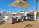 Herverkoop - Geschakelde Villa -
Torrevieja - San Luis