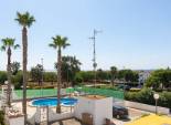 Herverkoop - Geschakelde Villa -
Orihuela - Vistabella Golf