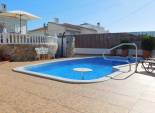 Herverkoop - Geschakelde Villa -
Torrevieja - San Luis